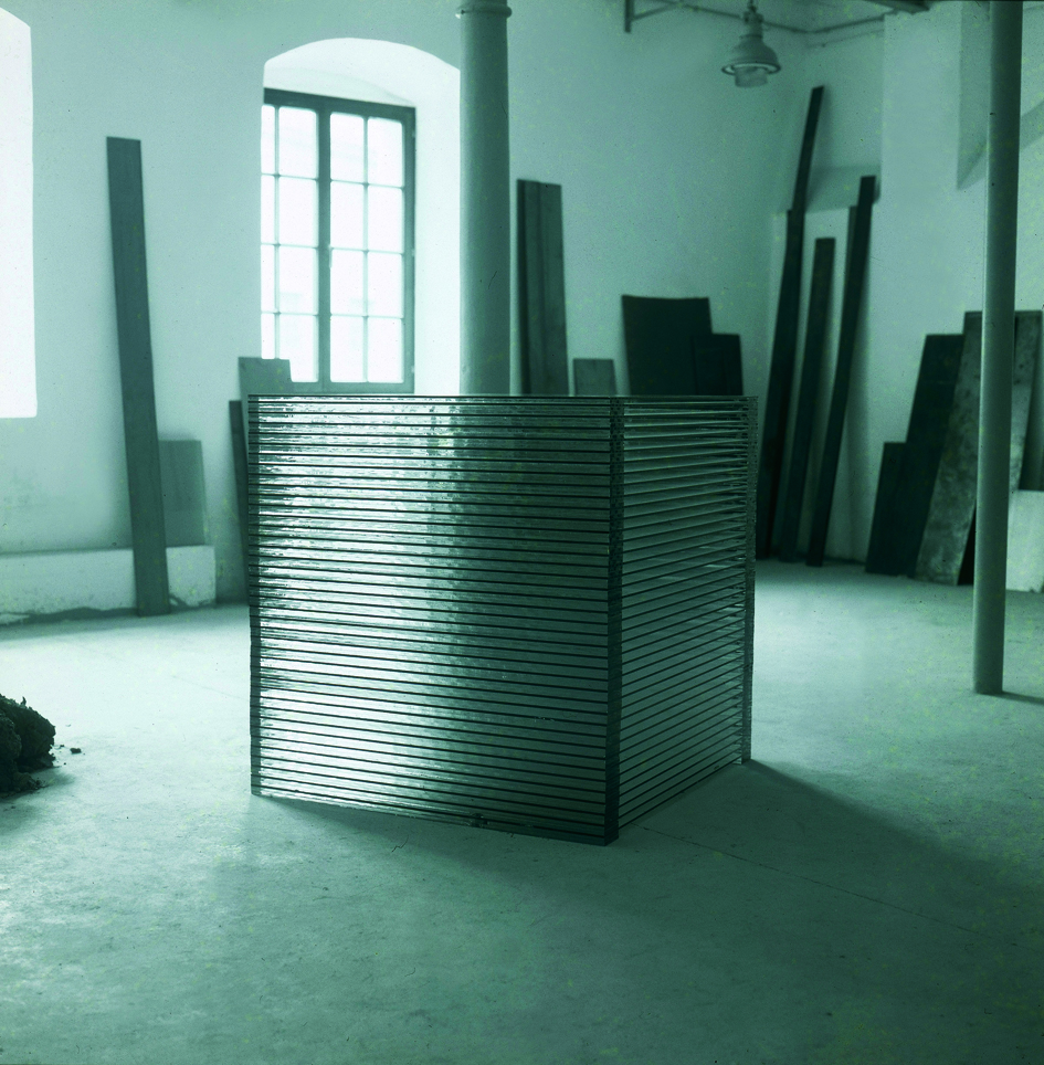 {Glaskubus}, 1 x 1 x 1m